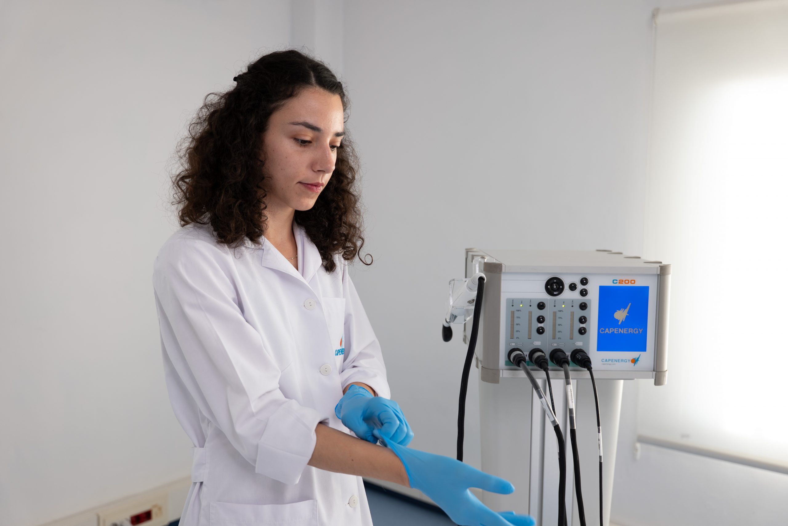 equipo tecarterapia profesional Capenergy C200 en clínica