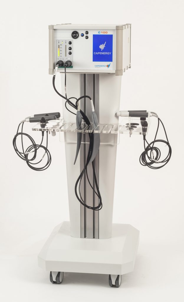 Equipo de tecarterapia Capenergy C100 de la gama TecarEvolution con sus accesorios